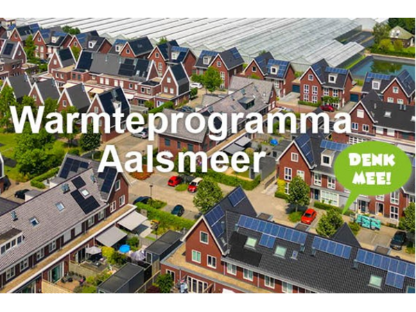 Beeld van huizen in Aalsmeer met daaroverheen de tekst Warmteprogramma Aalsmeer en Denk mee! in een tekstballonnetje